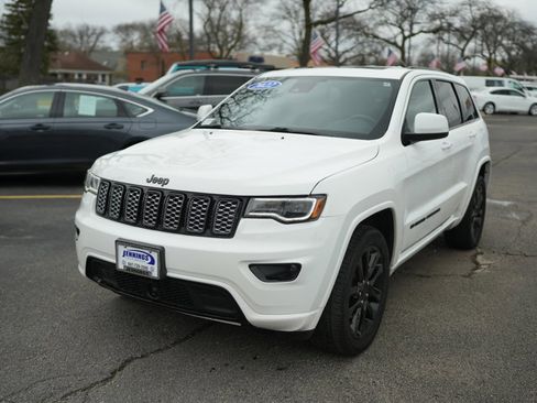 Used 2022 Jeep Grand Cherokee Laredo X AWD/4WD image 4