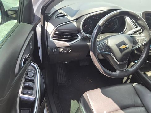 Used 2022 Chevrolet Malibu LT w/ Leather Package FWD image 9