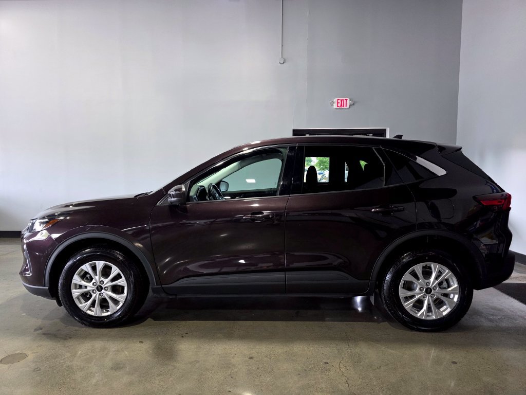 Used 2023 Ford Escape Active w/ Tech Pack #2 AWD/4WD image 7