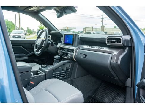 Used 2026 Toyota Tacoma SR5 AWD/4WD image 17