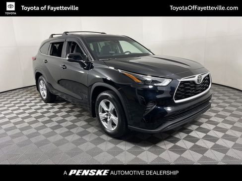 Certified 2022 Toyota Highlander L image 16