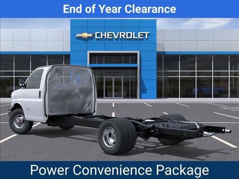 New 2025 Chevrolet Express 4500 4500 Series w/ Power Convenience Package image 3