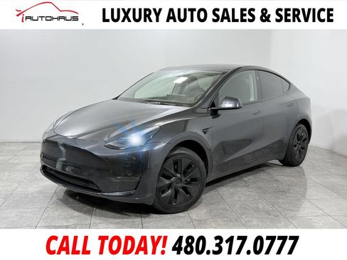 Used 2025 Tesla Model Y Long Range RWD image 1