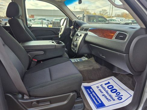 Used 2010 GMC Yukon SLE w/ Convenience Package image 24