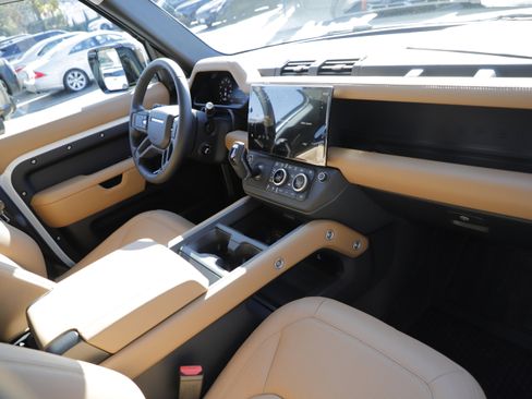 New 2026 Land Rover Defender 110 S AWD/4WD image 9
