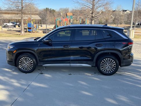 Certified 2025 Volkswagen Tiguan S image 7