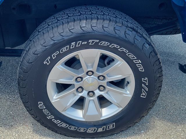 Used 2023 Chevrolet Silverado 1500 LT AWD/4WD image 9