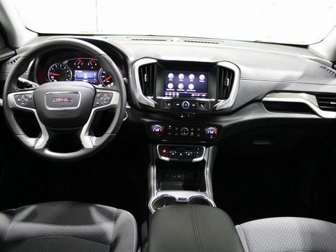 Used 2024 GMC Terrain SLE w/ Driver Convenience Package image 16
