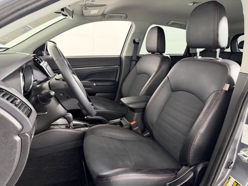 Used 2025 Mitsubishi Outlander Sport SE AWD/4WD image 4