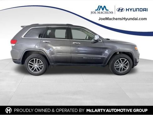 Used 2017 Jeep Grand Cherokee Limited AWD/4WD image 4