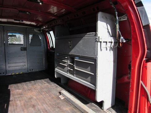 Used 2017 Chevrolet Express 3500 image 13