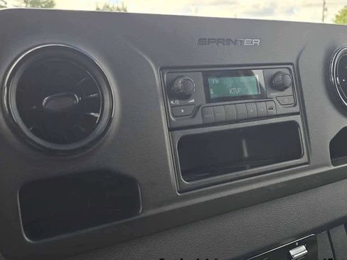 Used 2025 Mercedes-Benz Sprinter 2500 image 35