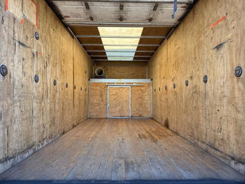 Used 2018 Chevrolet Express 3500 w/ Driver Convenience Package image 15