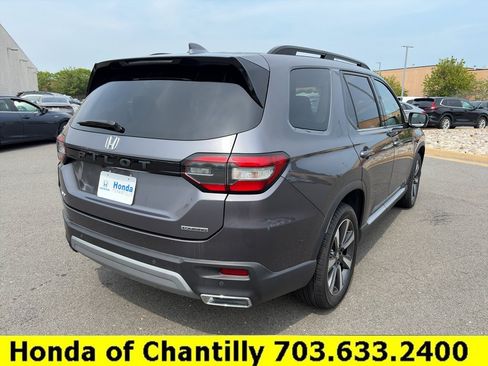 Certified 2024 Honda Pilot Touring image 7