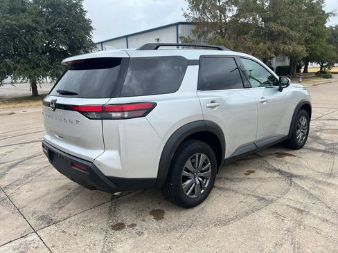 Used 2024 Nissan Pathfinder SV FWD image 16
