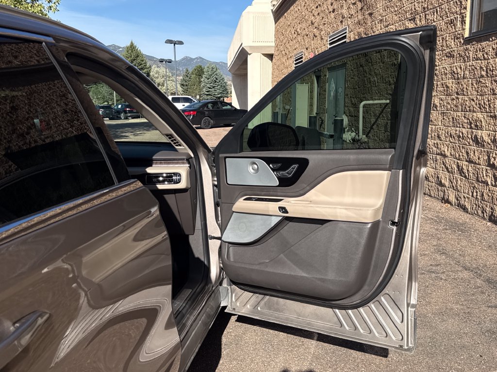 Used 2021 Lincoln Aviator Reserve w/ Equipment Group 201A AWD/4WD image 30