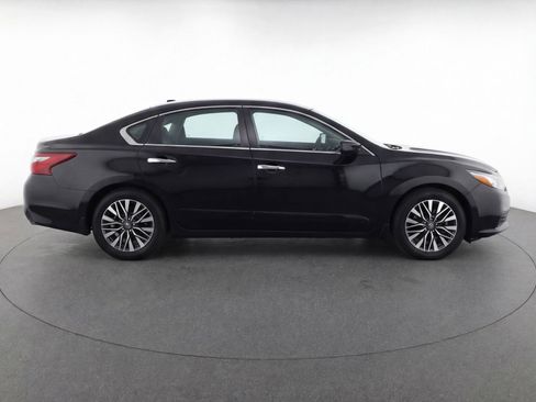 Used 2025 Nissan Altima 2.5 SV image 8