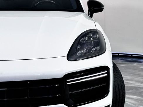 Used 2019 Porsche Cayenne Turbo AWD/4WD image 6