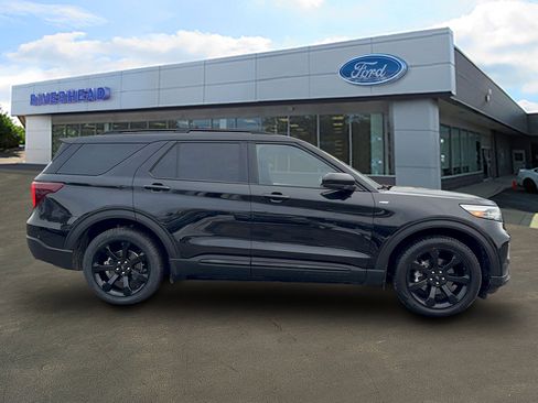 Certified 2022 Ford Explorer ST-Line w/ Class IV Trailer Tow Package image 3