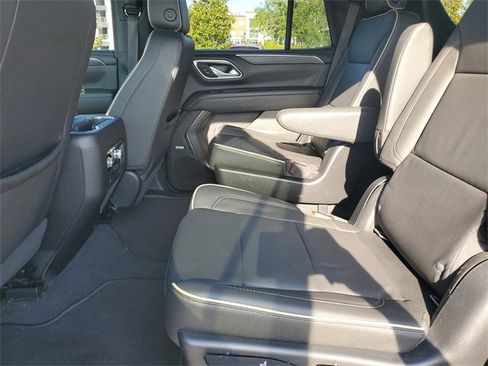 Used 2021 GMC Yukon SLT w/ SLT Luxury Package image 12