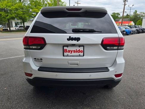 Used 2018 Jeep Grand Cherokee Laredo AWD/4WD image 32