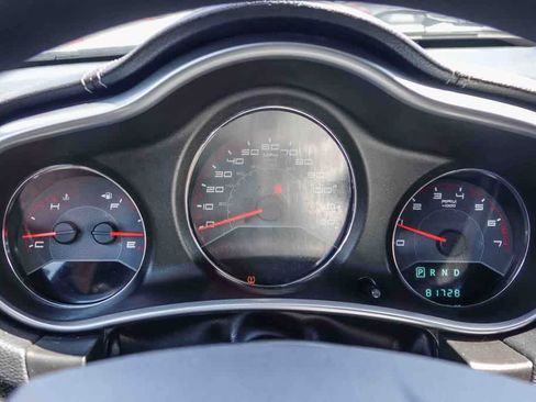 Used 2012 Dodge Avenger SE FWD image 23