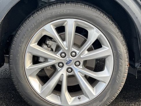 Certified 2022 Ford Explorer Platinum w/ Technology Package image 27