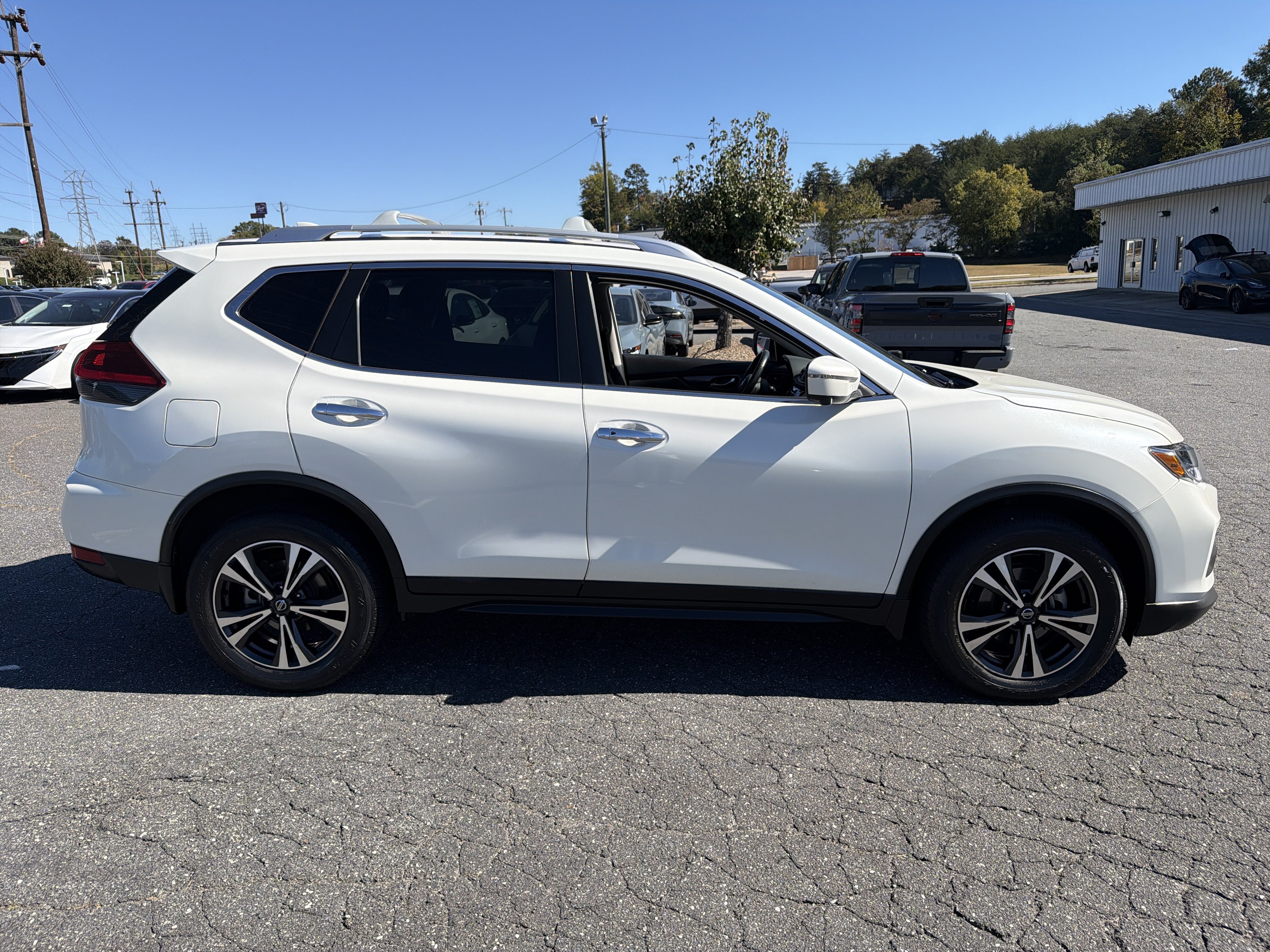 Used 2019 Nissan Rogue SV w/ Premium Package AWD/4WD image 4