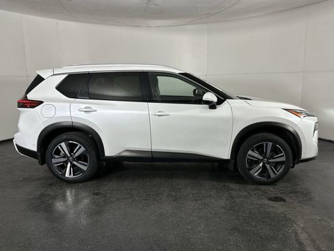 Certified 2025 Nissan Rogue SL w/ SL Premium Package FWD image 9