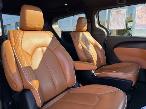 Used 2022 Chrysler Pacifica Pinnacle FWD image 38