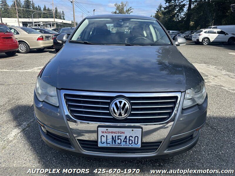 Used 2008 Volkswagen Passat VR6 FWD image 2