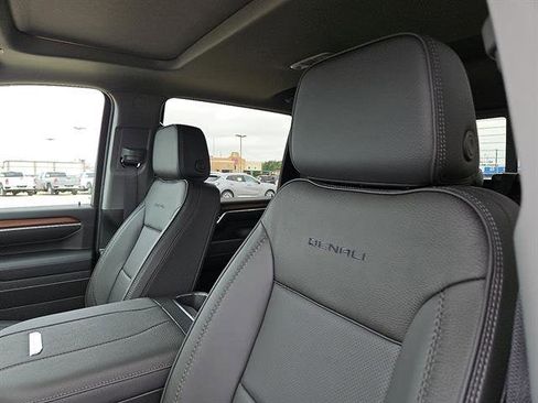 New 2025 GMC Sierra 2500 Denali w/ Denali Reserve Package image 36