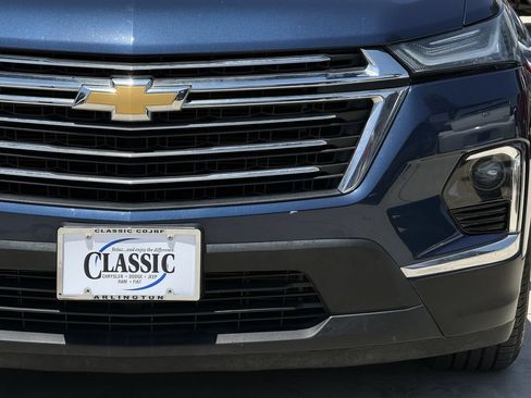 Used 2022 Chevrolet Traverse LT FWD image 9
