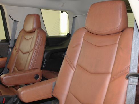 Used 2018 Cadillac Escalade Luxury image 39