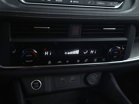 Used 2023 Nissan Rogue SV w/ SV Premium B Package image 23