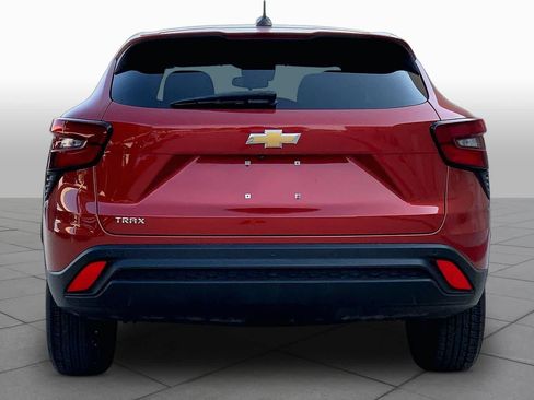 Used 2024 Chevrolet Trax LS w/ LS Convenience Package FWD image 5