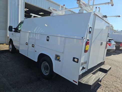 Used 2019 Ford E-350 and Econoline 350 Super Duty w/ Power Windows & Locks Group image 4