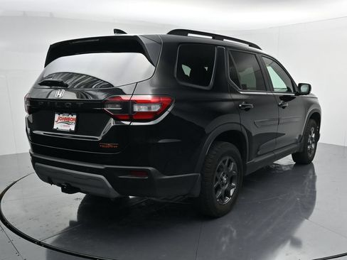 Used 2025 Honda Pilot TrailSport image 7