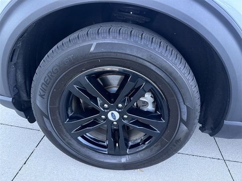 Used 2024 Ford Explorer XLT image 11