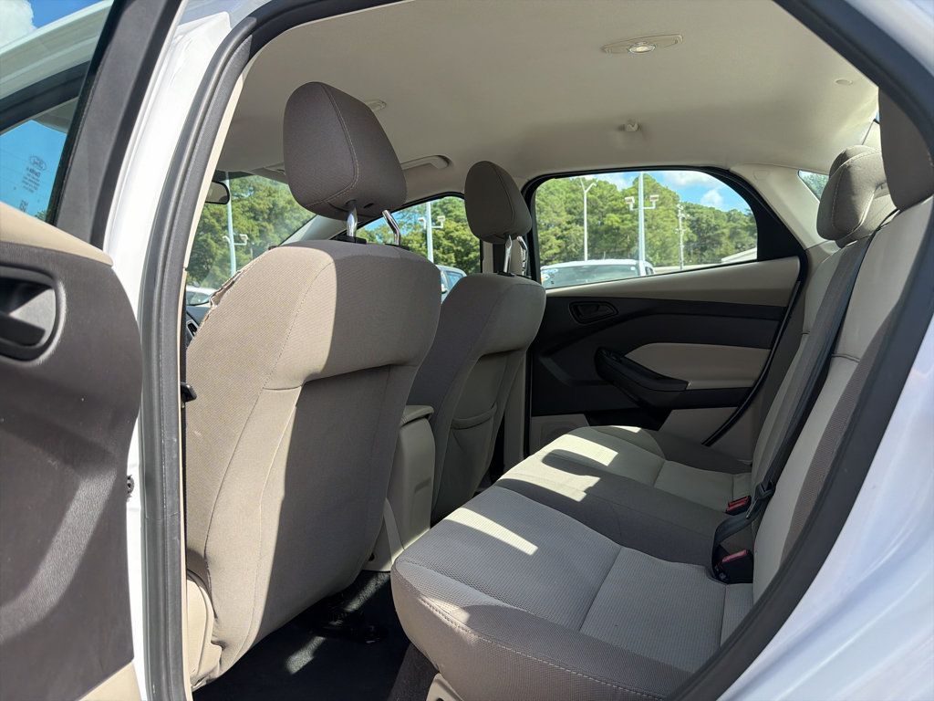 Used 2012 Ford Focus SE FWD image 11
