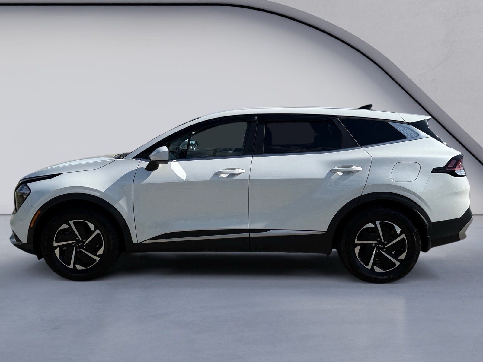 Used 2023 Kia Sportage LX FWD image 2