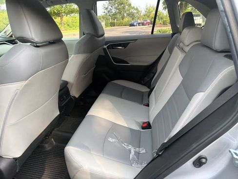 Used 2019 Toyota RAV4 XLE Premium w/ Advanced Technology Package FWD image 10