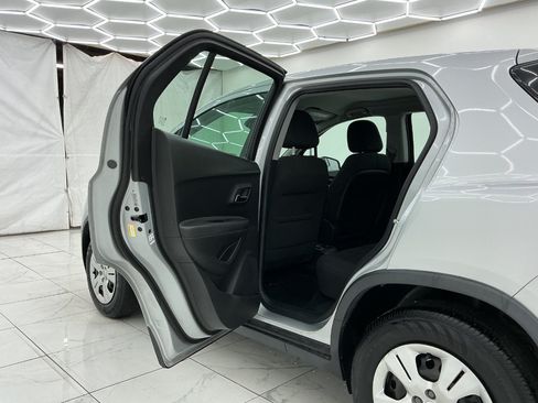 Used 2018 Chevrolet Trax LS FWD image 22