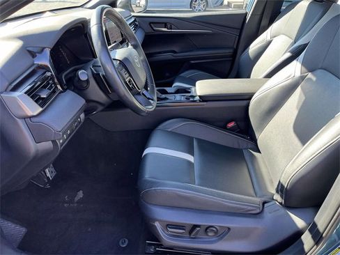 Used 2025 Toyota Camry SE image 13