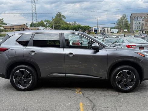 Used 2024 Nissan Rogue SV AWD/4WD image 13