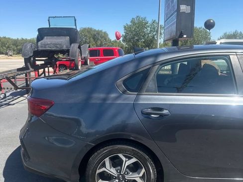 Used 2019 Kia Forte LXS FWD image 4