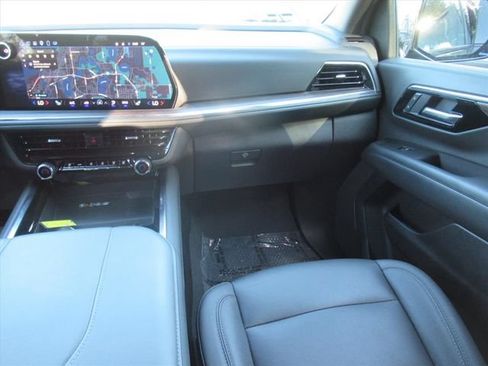 Used 2025 Chevrolet Tahoe Z71 AWD/4WD image 14