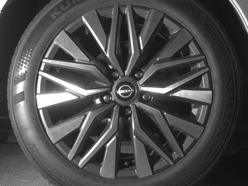 Used 2025 Nissan Altima 2.5 SV FWD image 15