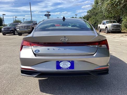 Used 2023 Hyundai Elantra SE FWD image 10