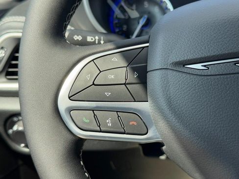 New 2027 Chrysler Pacifica Select FWD image 15